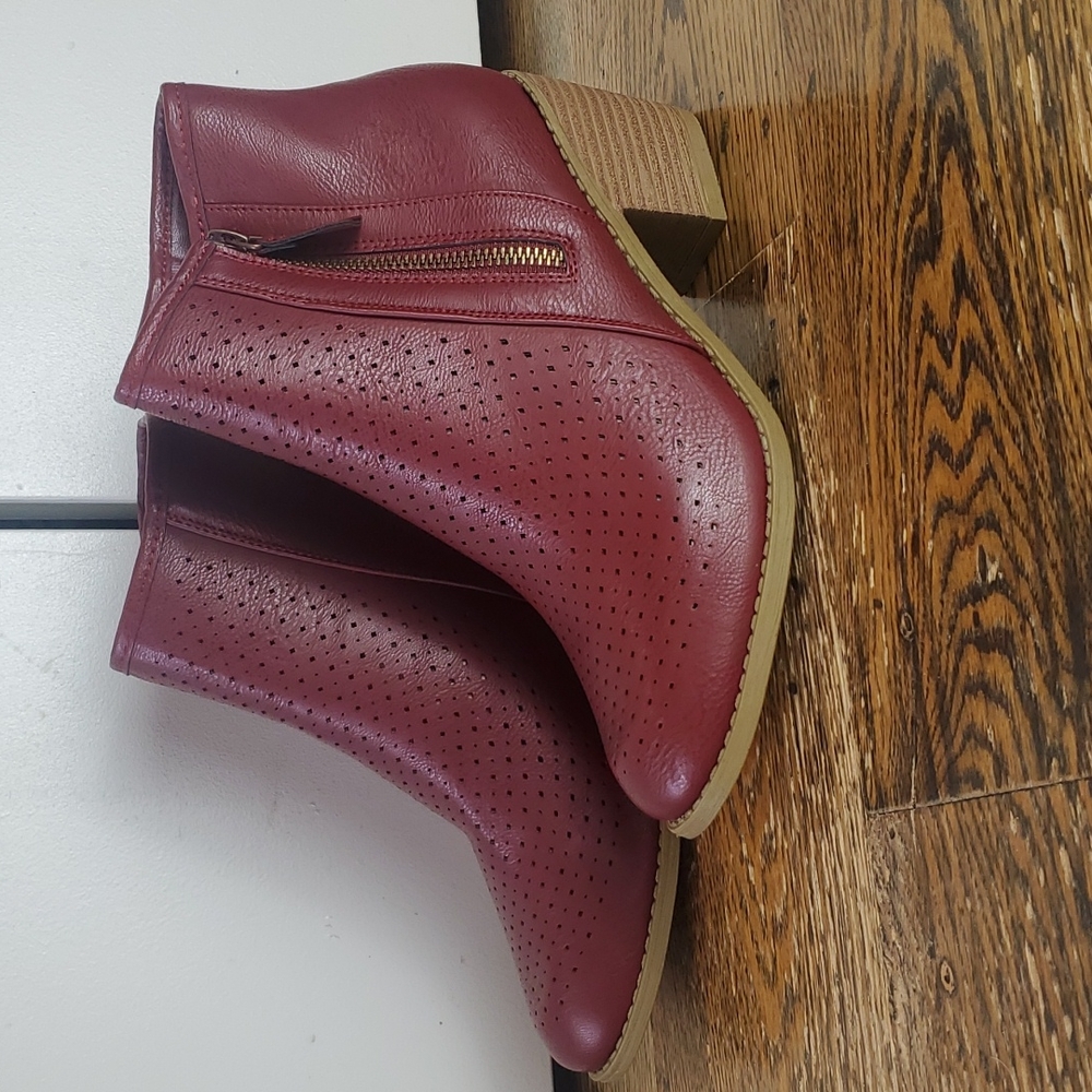 Journee Collection Meleny Red Ankle Boots in Size 7.5